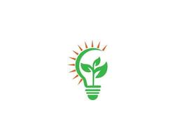 eco energia e Sol luz lâmpada logotipo ícone Projeto com verde folha símbolo vetor. vetor