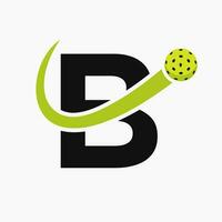 carta b pickleball logotipo conceito com comovente salmoura bola símbolo. salmoura bola logótipo vetor