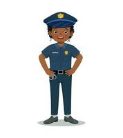 fofa pequeno africano menina vestindo polícia uniforme fingindo para estar polícia Policial vetor