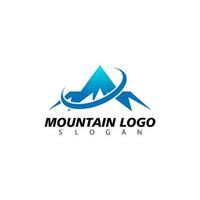 modelo de logotipo de montanha. ilustrador vetorial vetor
