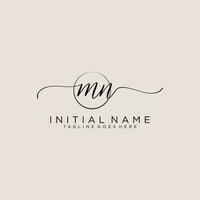 inicial mn feminino logotipo coleções modelo. caligrafia logotipo do inicial assinatura, casamento, moda, joalheria, butique, floral e botânico com criativo modelo para qualquer companhia ou negócios. vetor