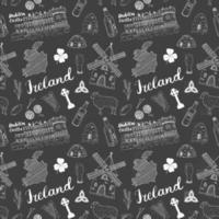 Irlanda esboço doodles padrão sem emenda. elementos irlandeses com bandeira e mapa da Irlanda, cruz celta, castelo, trevo, harpa celta, moinho e ovelha, garrafas de uísque e cerveja irlandesa, ilustração vetorial vetor