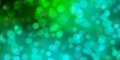 fundo de vetor verde claro com bolhas de brilho ilustração abstrata com padrão de gotas coloridas para sites