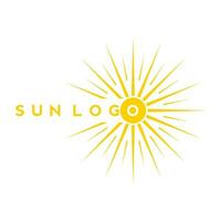 Sol logotipo Projeto em a horizonte. verão placa ou símbolo. Sol ícone vetor. ilustração elemento. vetor