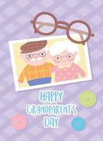 feliz dia dos avós, foto do vovô e da avó juntos com cartão de desenho animado de decoração de óculos e botões vetor