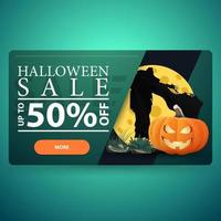 Liquidação de halloween, banner de desconto verde moderno com espantalho e jack de abóbora contra a lua vetor