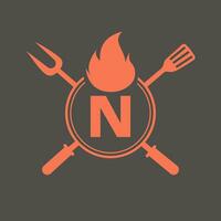 carta n restaurante logotipo com grade garfo e espátula ícone. quente grade símbolo vetor