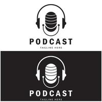 podcast logotipo com microfone e fone de ouvido áudio, rádio ondas. para estúdio, conversa mostrar, bater papo, em formação compartilhamento, entrevista, multimídia e rede. vetor