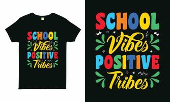 dinâmico 'escola vibrações, positivo tribos' tipografia camiseta, perfeito para costas para escola vibrações. inspirador e vibrante Projeto vetor