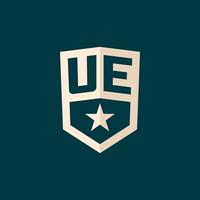 inicial ue logotipo Estrela escudo símbolo com simples Projeto vetor