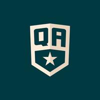 inicial qa logotipo Estrela escudo símbolo com simples Projeto vetor