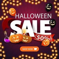 venda de halloween, banner quadrado de desconto roxo com letras grandes, abóboras, balões de halloween e festão. banner quadrado para o seu negócio vetor