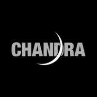 Chandra vetor tipografia monograma com metade lua.