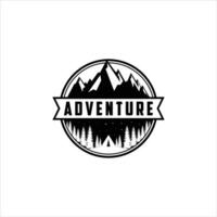 aventura logotipo. montanha logotipo em branco fundo. montanha ícone para aventura logotipos vetor