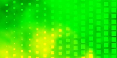 modelo de vetor verde e amarelo claro com retângulos. ilustração gradiente abstrata com retângulos coloridos. modelo para celulares.