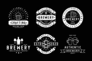 conjunto de emblemas vintage, cervejaria, cervejaria e emblemas vetor