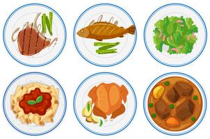 Diferentes tipos de comida nas placas vetor