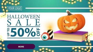 banner de desconto horizontal para o halloween com 50 desconto e livro de feitiços e jack de abóbora. design moderno com guirlanda e decoração de halloween. vetor