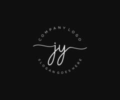 monograma de beleza do logotipo feminino inicial jy e design de logotipo elegante, logotipo de caligrafia da assinatura inicial, casamento, moda, floral e botânico com modelo criativo. vetor