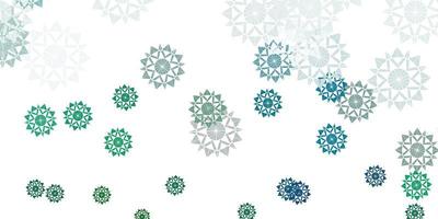 fundo vector verde claro com flocos de neve de Natal.