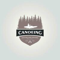 canoa logotipo emblema com uma homem, caiaque logotipo crachá ilustração Projeto em lago e floresta vetor