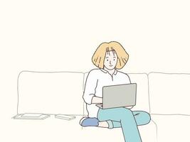 encaracolado mulher com computador portátil sentado em sofá simples coreano estilo ilustração vetor