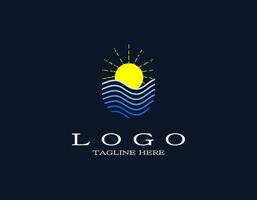 Sol brilhante e ondas oceano logotipo. estético simples Projeto vetor com azul e amarelo. logotipo com linhas e golpes arte. adequado para viagem, recorrer, hotel, parque, de praia.