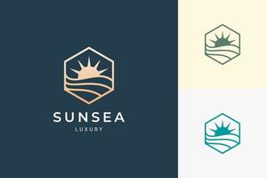logotipo de luxo do sol e do mar em formato hexagonal simples e limpo vetor