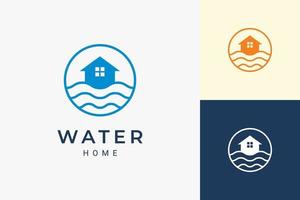 residência temática de praia ou logotipo de apartamento com ondas do mar e círculo vetor