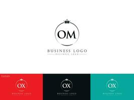 alfabeto om logotipo imagem, minimalista coroa om inicial círculo logotipo arte para você vetor