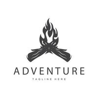 fogueira logotipo, queimando fogueira madeira e fogo para acampamento retro vintage aventura Projeto vetor