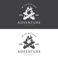 fogueira logotipo, queimando fogueira madeira e fogo para acampamento retro vintage aventura Projeto vetor