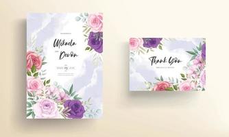 cartão de convite de casamento com belas decorações florais vetor
