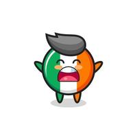 Fofinho mascote do emblema da bandeira da Irlanda com uma expressão de bocejo vetor