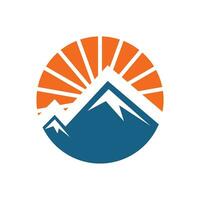 ícone do logotipo da ilustração da montanha vetor