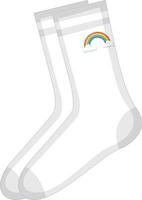 meias brancas com padrão de arco-íris