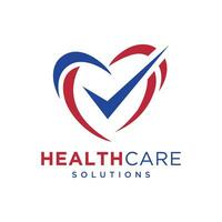 saúde Cuidado médico logotipo Projeto com coração placa e certo marca placa conceito moderno e mínimo vetor