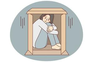 infeliz jovem mulher sentar dentro caixa Sofra a partir de sociofobia. chateado menina ocultar dentro cartão parcela luta a partir de solidão ou solidão. vetor ilustração.