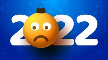 cartão de felicitações para o ano novo de 2022 com o rosto triste de emoji pendurado no fio como um brinquedo de Natal, bola ou bugiganga. ilustração em vetor conceito emoção de ano novo