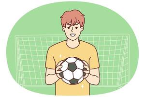 cara sorridente com bola fica perto de portões jogando futebol. feliz atleta masculino ou esportista desfrutar de jogo de futebol ao ar livre. goleiro perto da rede. ilustração vetorial. vetor