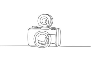 um único desenho de linha da antiga câmera fotográfica de plástico retrô lomo. conceito de equipamento lomografia clássico vintage. ilustração em vetor desenho gráfico linha contínua