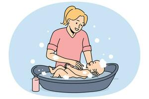 sorridente mãe lavando recém-nascido bebê vetor