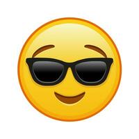 levemente sorridente face com oculos de sol ampla Tamanho do amarelo emoji sorrir vetor