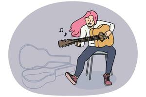 sorridente mulher com Rosa cabelo jogar guitarra vetor