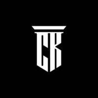 Logotipo do monograma ck com o estilo do emblema isolado em fundo preto vetor