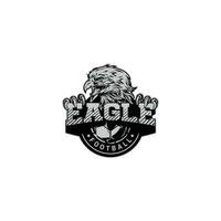 futebol logotipo com majestoso Águia cabeça e futebol emblema vetor