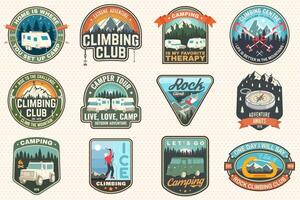 conjunto de emblemas de clube de escalada e acampamento de verão. vetor. vetor