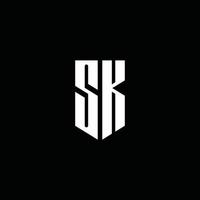 Monograma do logotipo sk com o estilo do emblema isolado em fundo preto vetor