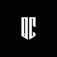 Monograma do logotipo qc com estilo do emblema isolado em fundo preto vetor
