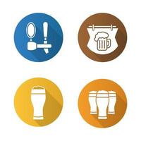 Conjunto de ícones de longa sombra de design plano de pub de cerveja. quadro indicador de barra de madeira, copos de cerveja espumosos e torneira. símbolos de silhueta de vetor